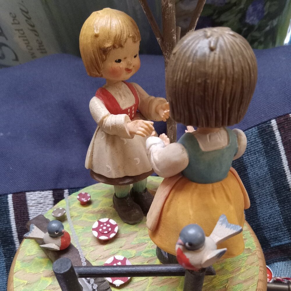 Thorens Genuine Swiss Musical Box Antique, I Like to teach the World song.